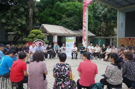  南寧市青秀區(qū)新竹社區(qū)召開“竹聲傾談”民情懇談會。（李抒蓉 攝）