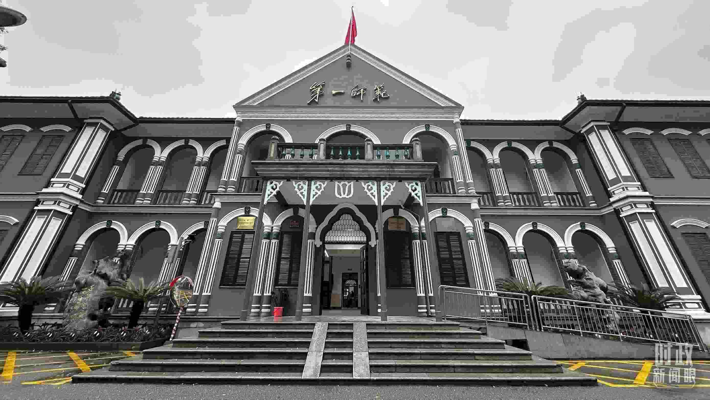  △2024年3月，習(xí)近平來到湖南第一師范學(xué)院（城南書院校區(qū)）考察。當(dāng)時他說，國家要強大，必須辦好教育。（總臺央視記者覃思拍攝）