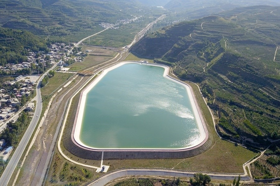 這是在天水市拍攝的已投用的天水城區(qū)引洮供水工程楊家灣調(diào)蓄水池（無人機(jī)照片）。新華社記者 范培珅 攝