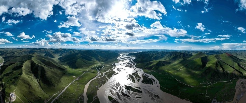 2024年7月31日在青海省果洛藏族自治州達日縣境內(nèi)拍攝的黃河（無人機全景照片）。