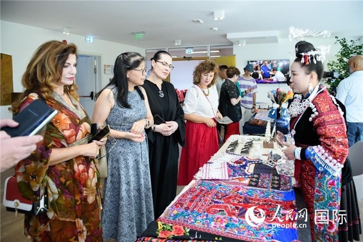 苗族銀器展示。傅永山攝