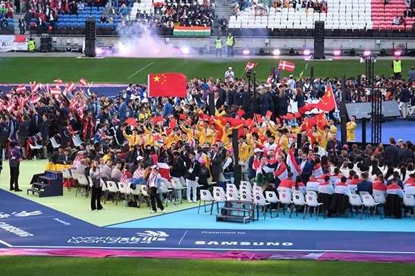 中國(guó)選手參加閉幕式。人民網(wǎng)記者 于超凡攝