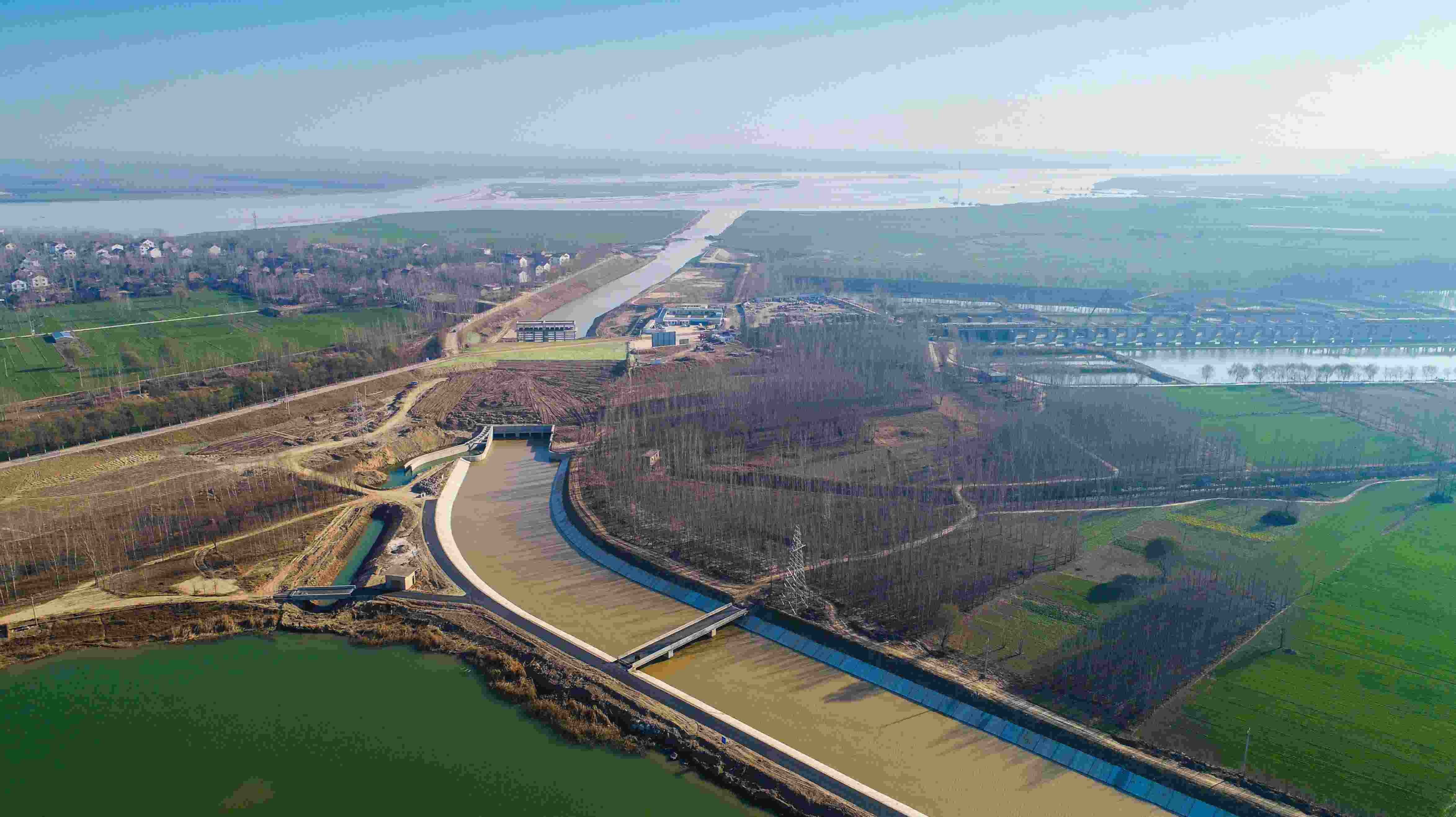 實施引黃入冀調(diào)水，助力華北地下水超采綜合治理和白洋淀生態(tài)環(huán)境修復(fù)。水利部水資源局供圖