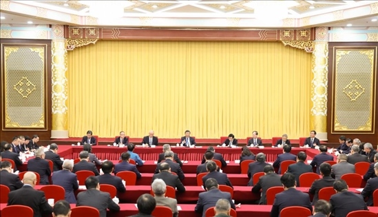 2024年3月6日，中共中央總書(shū)記、國(guó)家主席、中央軍委主席習(xí)近平看望參加全國(guó)政協(xié)十四屆二次會(huì)議的民革、科技界、環(huán)境資源界委員，并參加聯(lián)組會(huì)，聽(tīng)取意見(jiàn)和建議。新華社記者 黃敬文 攝