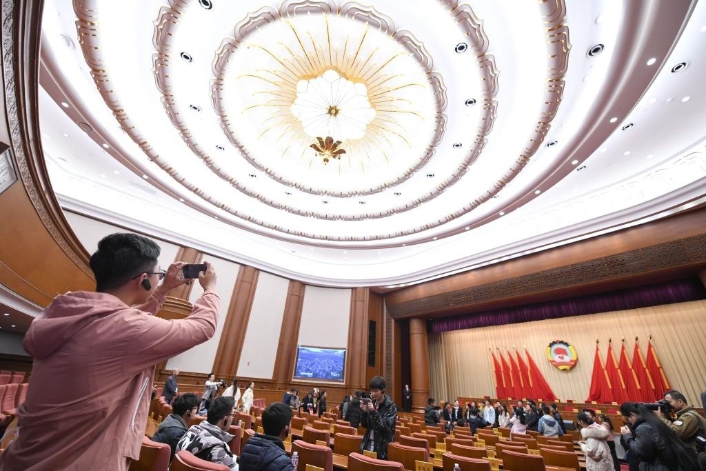 2019年11月16日，全國政協(xié)機(jī)關(guān)舉辦第一次公眾開放日活動，約200名高校師生、街道工作人員、退休干部、居民代表等參加。新華社記者 岳月偉 攝