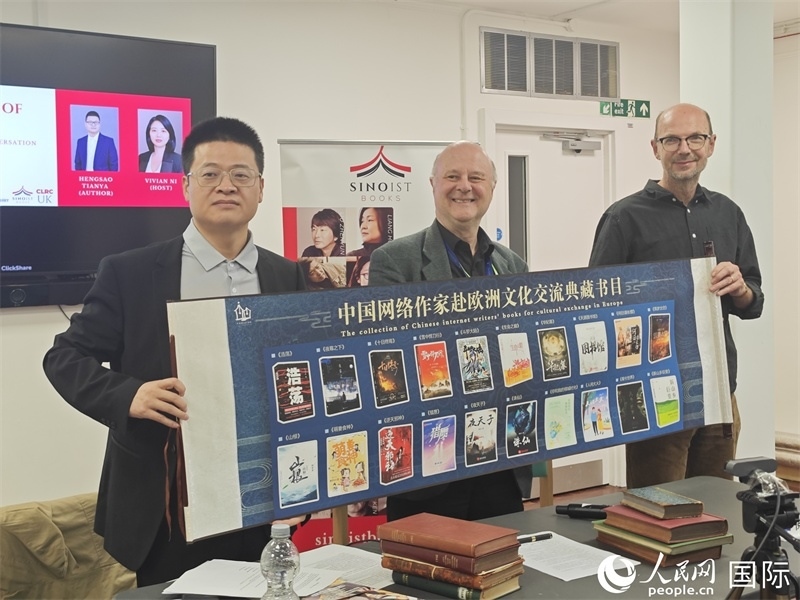 作家橫掃天涯網(wǎng)絡(luò)文學(xué)研討會(huì)在倫敦舉辦。人民網(wǎng)記者 邢雪攝