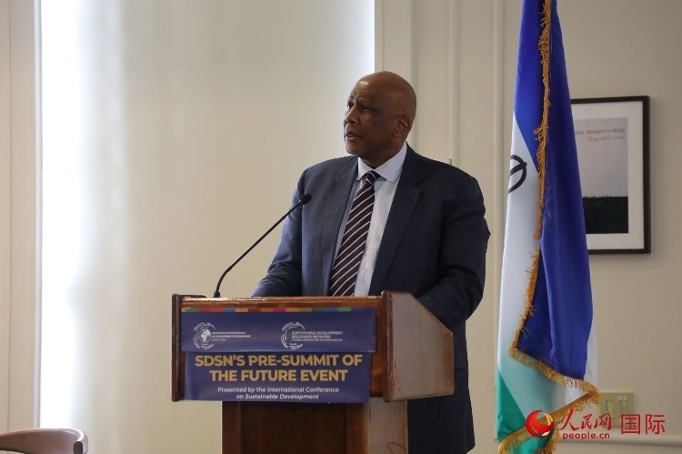 萊索托國(guó)王萊齊耶三世出席活動(dòng)并致辭。人民網(wǎng)記者 李志偉攝