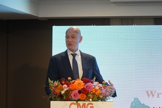 澳大利亞旅游局東半球市場及國際航司業(yè)務(wù)執(zhí)行總經(jīng)理何安哲在活動上致辭。張舒惠攝