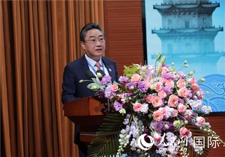 國(guó)—東盟中心秘書長(zhǎng)史忠俊在“走進(jìn)中華文明——海絲印記 世遺泉州”主題人文交流活動(dòng)中致辭。人民網(wǎng) 王婧攝