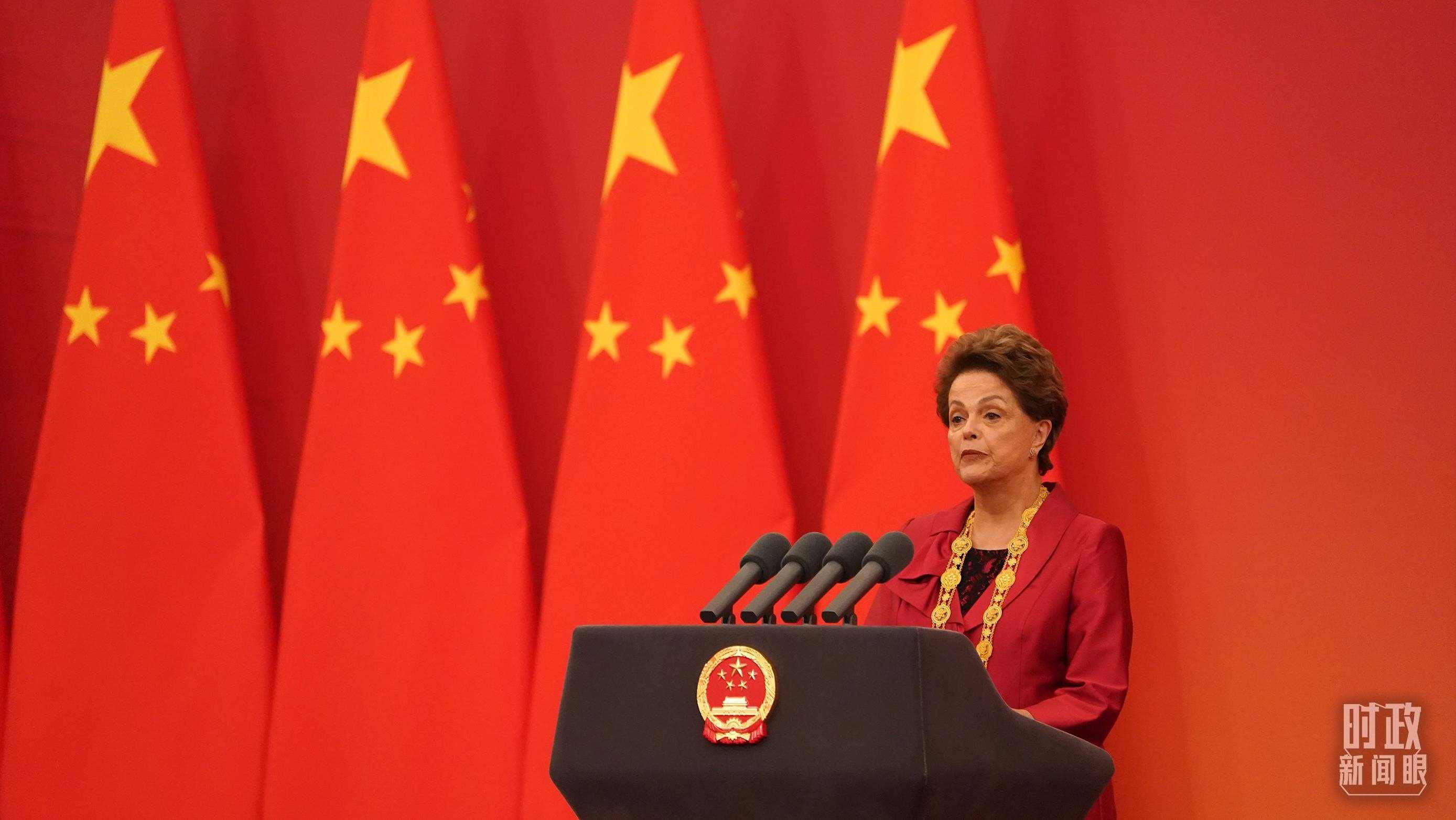 “友誼勛章”獲得者迪爾瑪·羅塞芙在頒授儀式上發(fā)言。（總臺記者李晉拍攝）