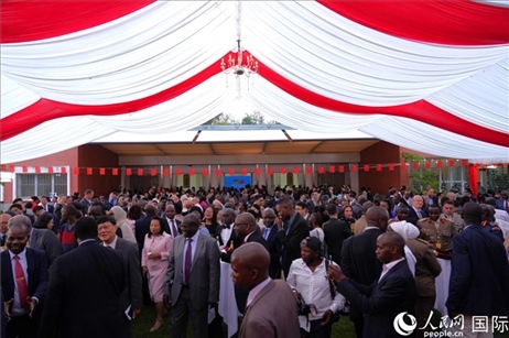 國慶招待會現(xiàn)場。人民網記者 黃煒鑫攝