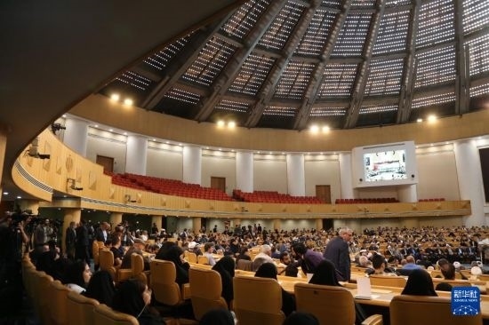 這是10月7日在伊朗首都德黑蘭拍攝的第七屆聲援巴勒斯坦兒童和青少年國際會議現(xiàn)場。新華社記者 沙達提 攝