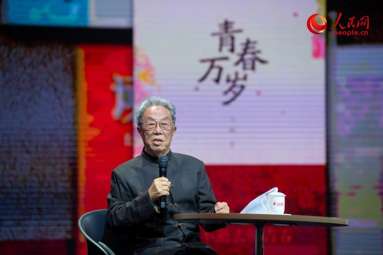 王蒙以《與時代同行 與人民同心》為題演講。人民網(wǎng)記者 翁奇羽攝