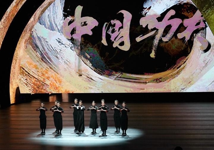 2024年9月19日，演職人員在北京文化論壇專場(chǎng)文藝演出中表演舞劇《詠春》。