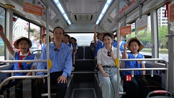 江蘇省太倉(cāng)市總工會(huì)舉行“坐上勞?！畬?zhuān)線(xiàn)’跟著榜樣看太倉(cāng)”直播活動(dòng)。江蘇省總工會(huì)供圖