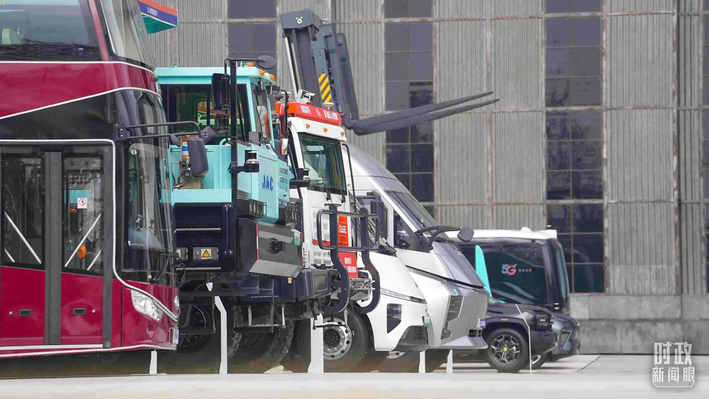 △安徽省重大科技創(chuàng)新成果集中展示展出的新能源汽車(chē)。（總臺(tái)央視記者金雨秋拍攝）