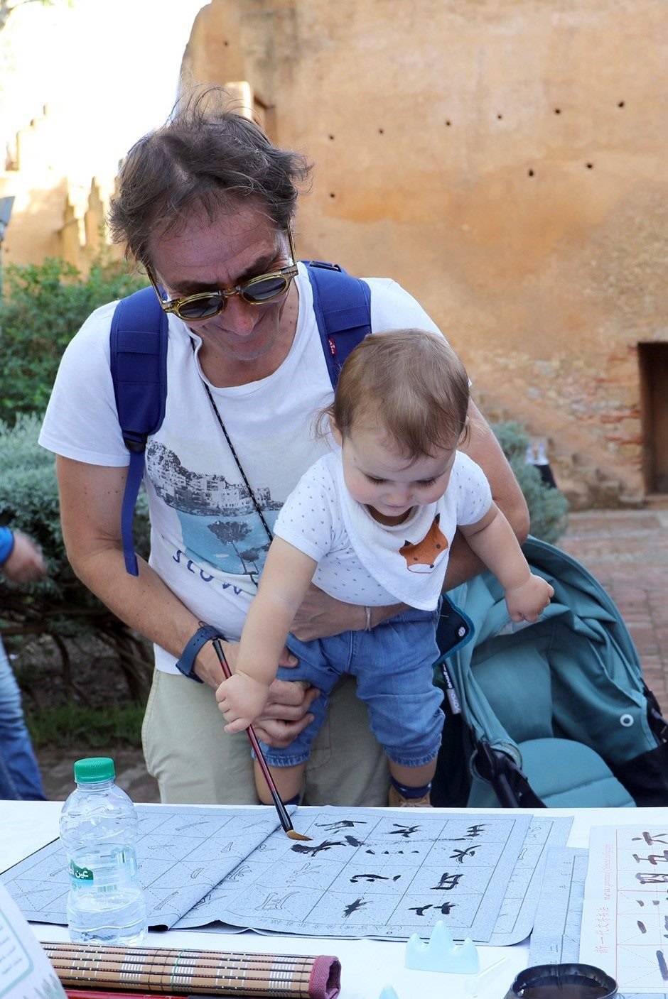 小小書(shū)法家。拉巴特中國(guó)文化中心供圖