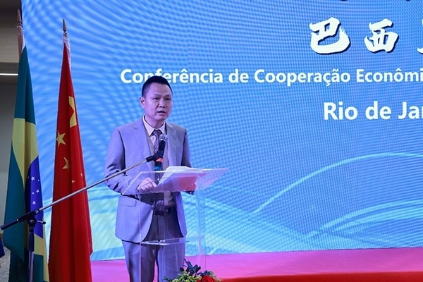 中國駐里約熱內(nèi)盧總領(lǐng)館副總領(lǐng)事王尉育在活動(dòng)現(xiàn)場(chǎng)致辭。人民網(wǎng)記者 陳海琪攝