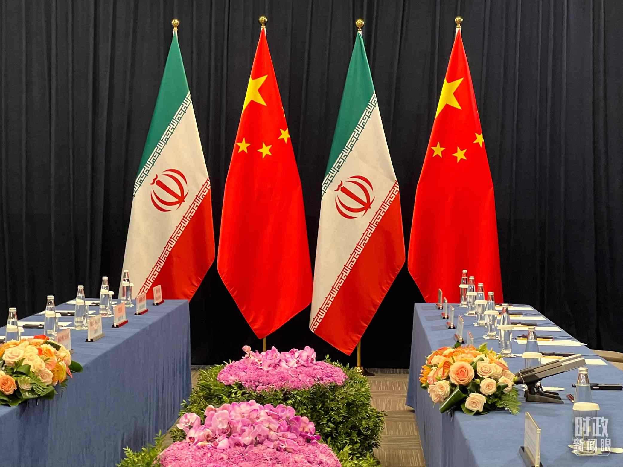 △ 中伊領(lǐng)導人會見開始前的現(xiàn)場。（總臺央視記者楊新禹拍攝）