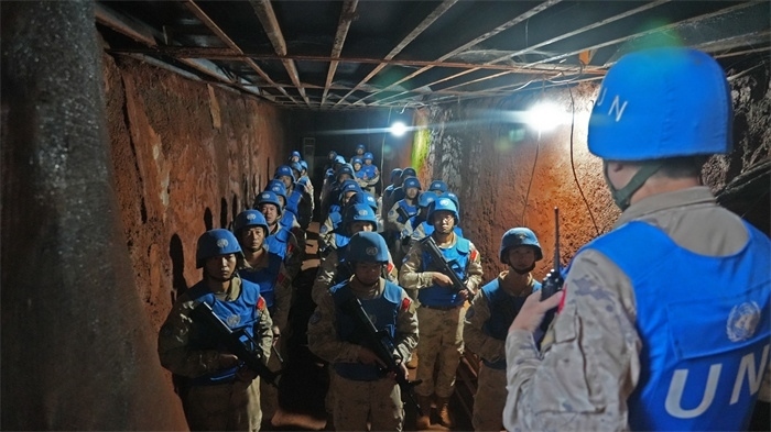 進(jìn)入地下掩體隱蔽。王軍杰攝