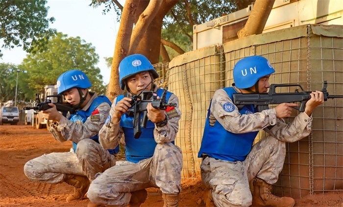 匯報一線偵察情況。王軍杰攝