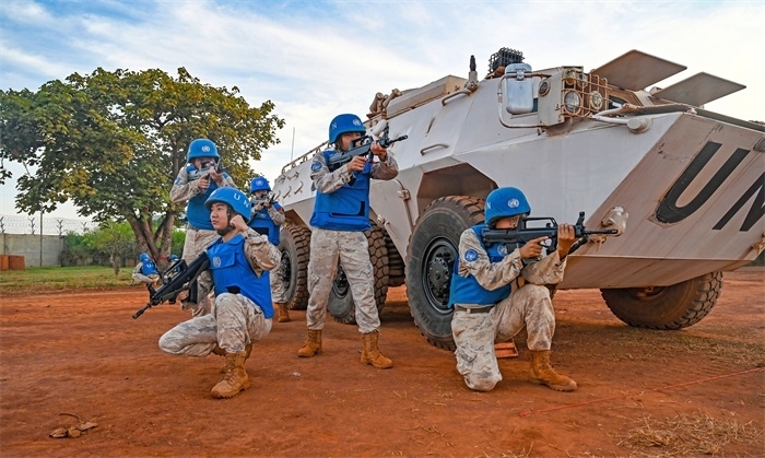 保持防衛(wèi)警戒。孫千攝