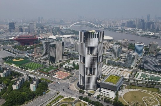 位于中國上海浦東新區(qū)世博園區(qū)的金磚國家新開發(fā)銀行總部大樓（2022年6月17日攝，無人機照片）。新華社記者方喆攝