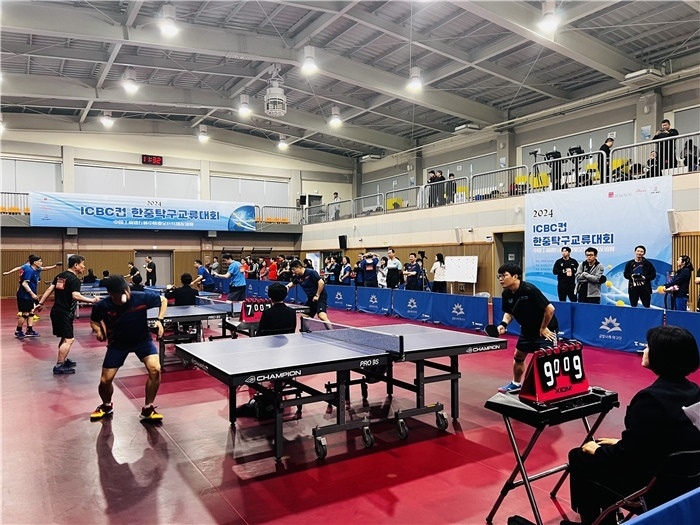 圖為中韓業(yè)余乒乓球友誼賽現(xiàn)場(chǎng)。 首爾中國(guó)文化中心供圖