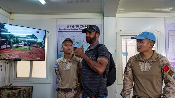 核查官員稱(chēng)贊。王軍杰攝