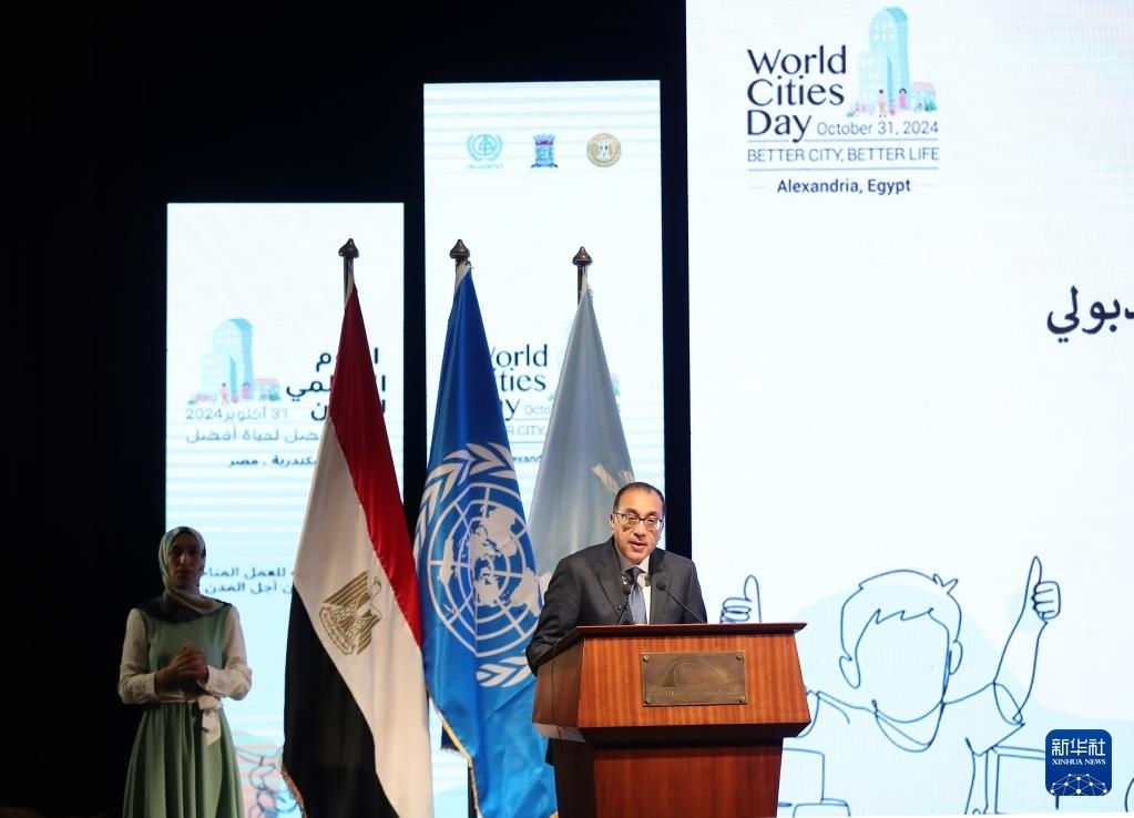 10月31日，在埃及亞歷山大，埃及總理馬德布利在活動(dòng)上致辭。新華社記者 王東震 攝