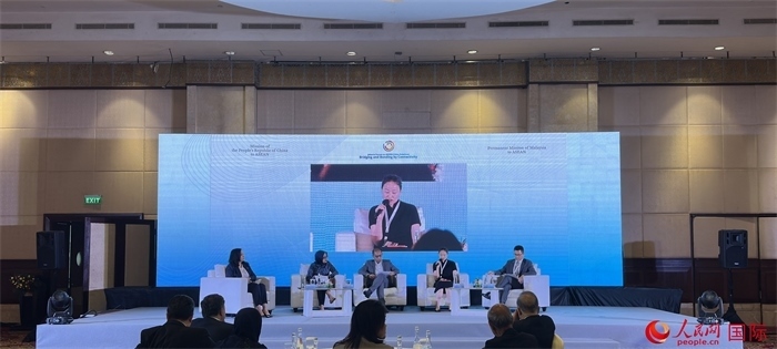 “企業(yè)對中國東盟互聯(lián)互通的責任與貢獻”分議題討論現(xiàn)場。人民網(wǎng)記者 曹師韻攝