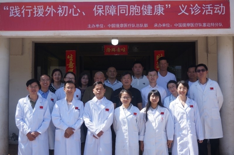 今年6月，援摩中國醫(yī)療隊塞達特分隊在當?shù)刂匈Y企業(yè)舉辦義診活動。第196批中國援助摩洛哥醫(yī)療隊塞達特分隊供圖