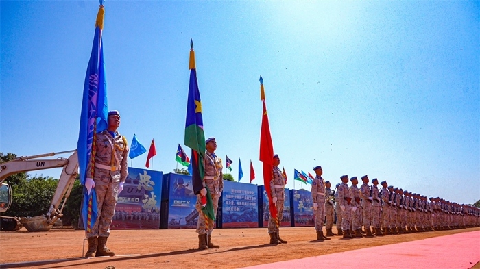 授勛官兵莊嚴(yán)列隊。王軍杰攝