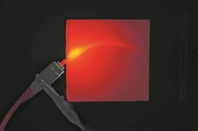 帶有彎曲通道的3D打印材料能引導(dǎo)并散射光。圖片來源：英國(guó)格拉斯哥大學(xué)