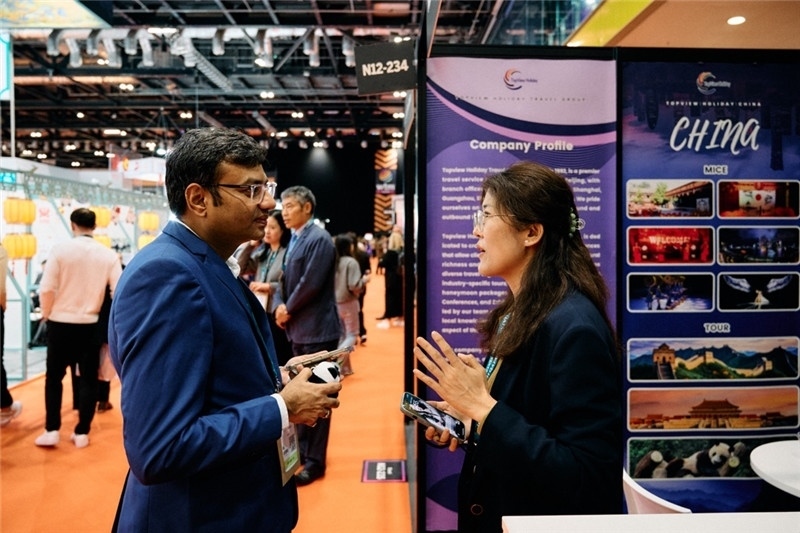 “中國館”展區(qū)現(xiàn)場洽談。 楊浩鵬攝