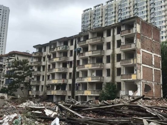 圖為拆遷中的合肥儀表廠宿舍。 合肥市蕪湖路街道 提供