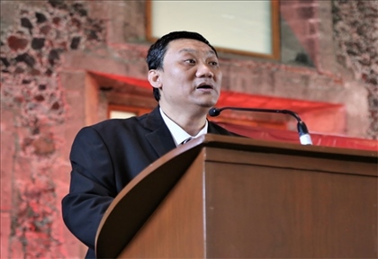 拉美分社負(fù)責(zé)人苗野主持慶?；顒?dòng)。主辦方供圖