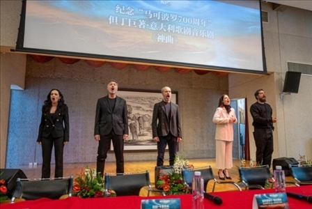 發(fā)布會現(xiàn)場，主創(chuàng)表演音樂劇片段。主辦方供圖