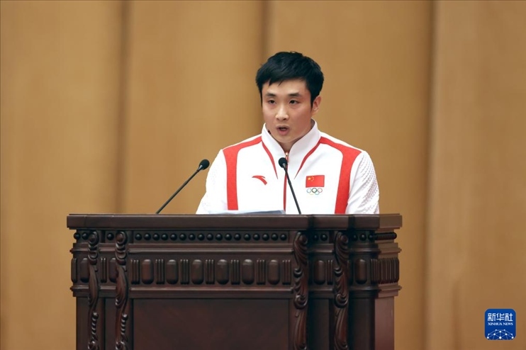 11月15日，跳水運(yùn)動員曹緣在報告會上發(fā)言。新華社記者 李明 攝