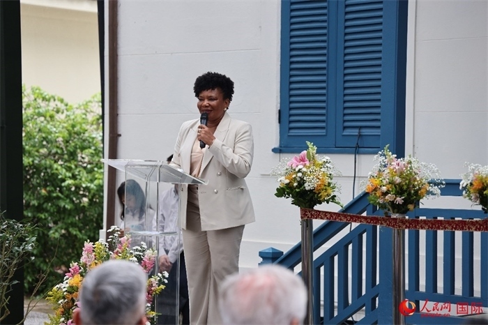 巴西文化部部長梅內塞斯在開園儀式上發(fā)表致辭。人民網(wǎng)記者 張志文攝