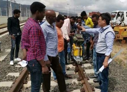 山東職業(yè)學(xué)院開展亞吉鐵路運(yùn)營(yíng)技術(shù)培訓(xùn)。教育部職業(yè)教育與成人教育司供圖