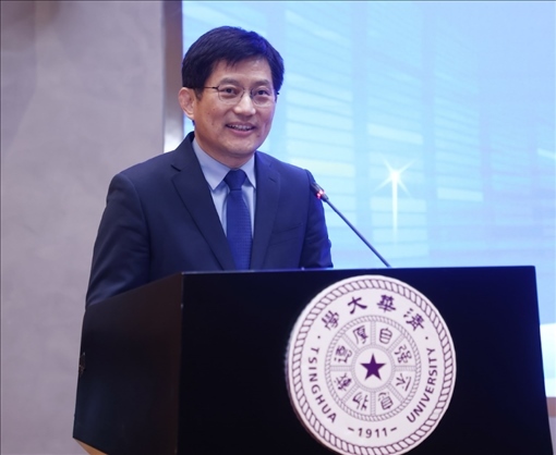 清華大學(xué)國(guó)家治理研究院執(zhí)行院長(zhǎng)、清華大學(xué)計(jì)算社會(huì)科學(xué)與國(guó)家治理實(shí)驗(yàn)室執(zhí)行主任孟慶國(guó)教授演講。供圖單位：清華大學(xué)國(guó)家治理研究院