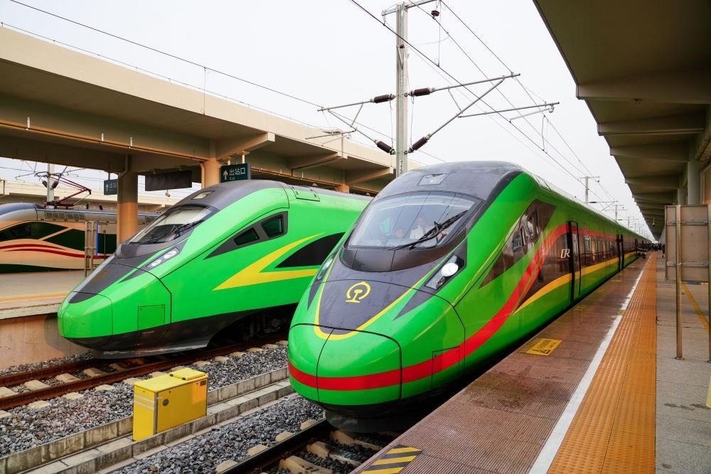 截至2024年7月5日，中老鐵路國際旅客列車累計開行滿1000列，極大地便利了沿線民眾出行。