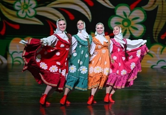 6月22日，2024-2025“中俄文化年”海南島歡樂節(jié)俄羅斯藝術(shù)團體巡演在海口市舉行。新華社記者郭程攝