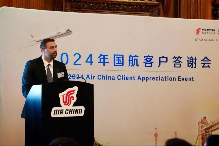 英國48家集團俱樂部主席杰克·佩里發(fā)表致辭。吳若鳴攝