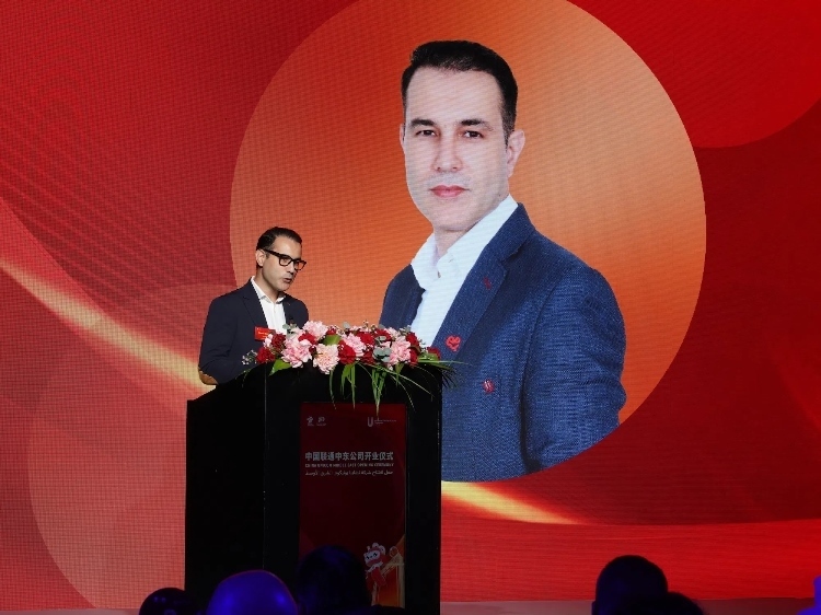 阿聯(lián)酋電信公司國(guó)際漫游與物聯(lián)網(wǎng)業(yè)務(wù)負(fù)責(zé)人賈瓦德·本塔賈爾致辭。中國(guó)聯(lián)通中東公司供圖