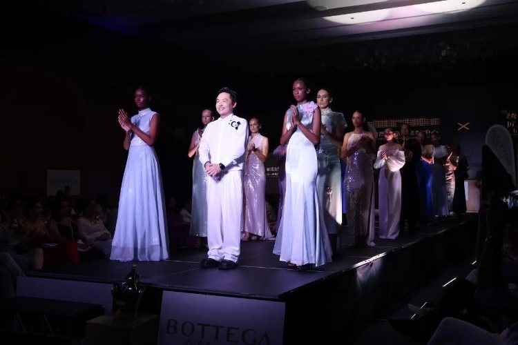 時(shí)裝周現(xiàn)場(chǎng)。顏李芳攝