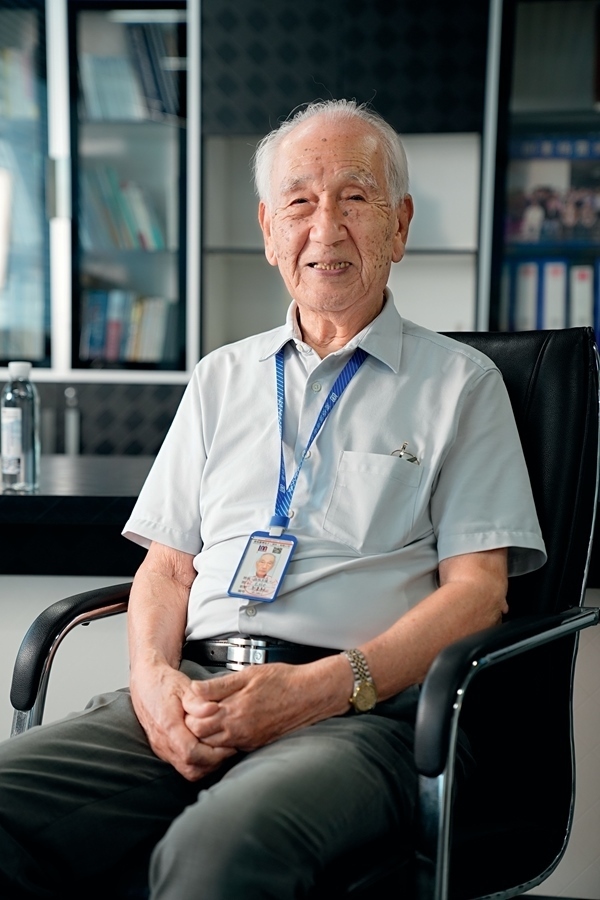 2024年8月，佐佐木俊一在深圳接受本刊記者采訪。