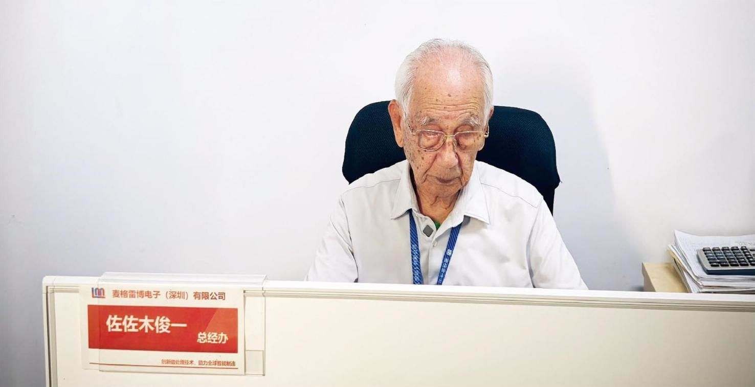 佐佐木俊一在工位上工作。（本刊記者 馮璐／攝）