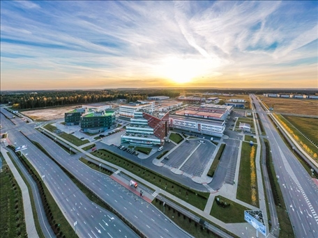 這是當(dāng)?shù)貢r(shí)間2021年10月19日在白俄羅斯首都明斯克郊區(qū)拍攝的中白工業(yè)園。